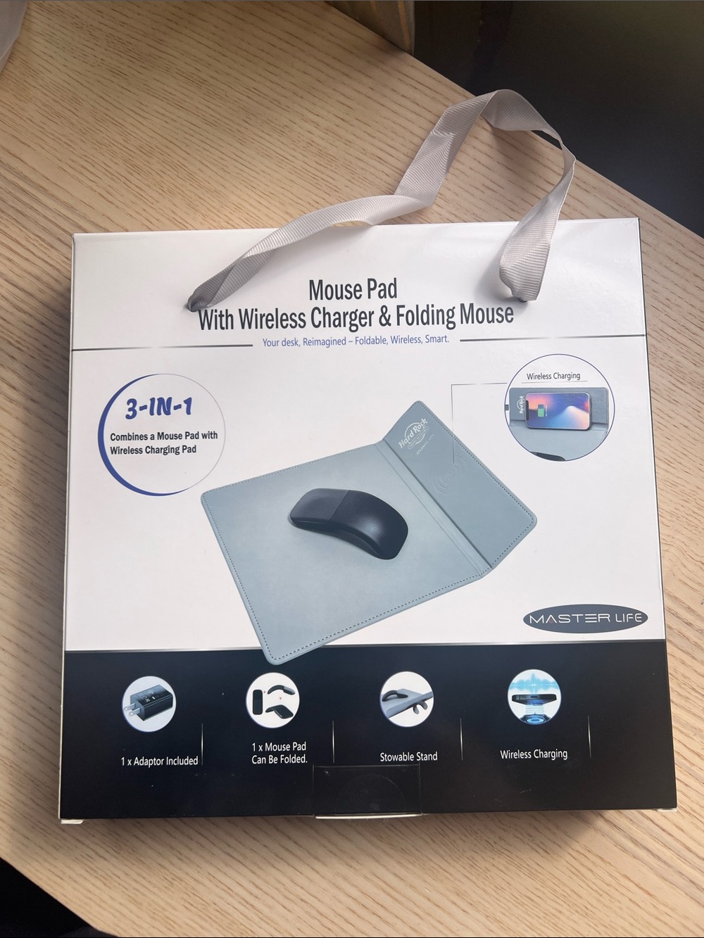 Master Life Foldable Mouse Pad with Wireless Charger — Light Gray